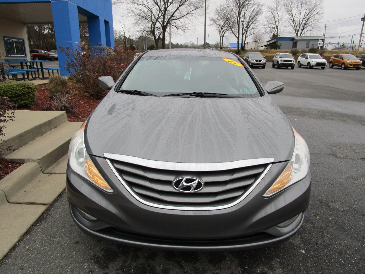 2013 GRAY Hyundai Sonata GLS (5NPEB4AC9DH) with an 2.4L L4 DOHC 16V engine, 6-Speed Automatic transmission, located at 1814 Albert Pike Road, Hot Springs, AR, 71913, (501) 623-1717, 34.494228, -93.094070 - Photo#2